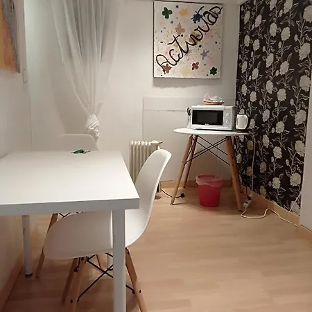 Double Private In The Center Metro L1 & L5 Bed & Breakfast Barcelona